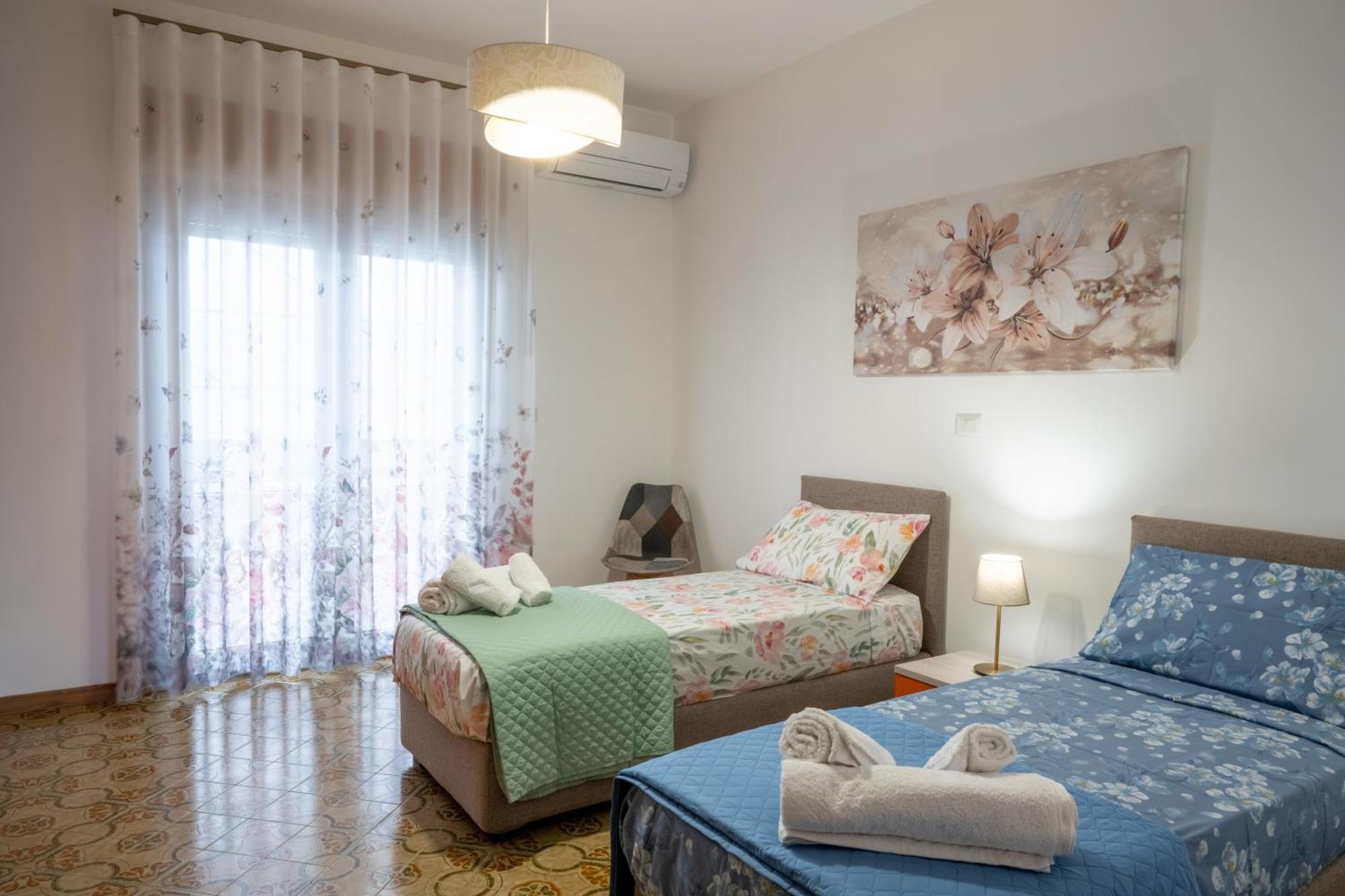B&B Benvenuti Al Centro Caserta Bagian luar foto