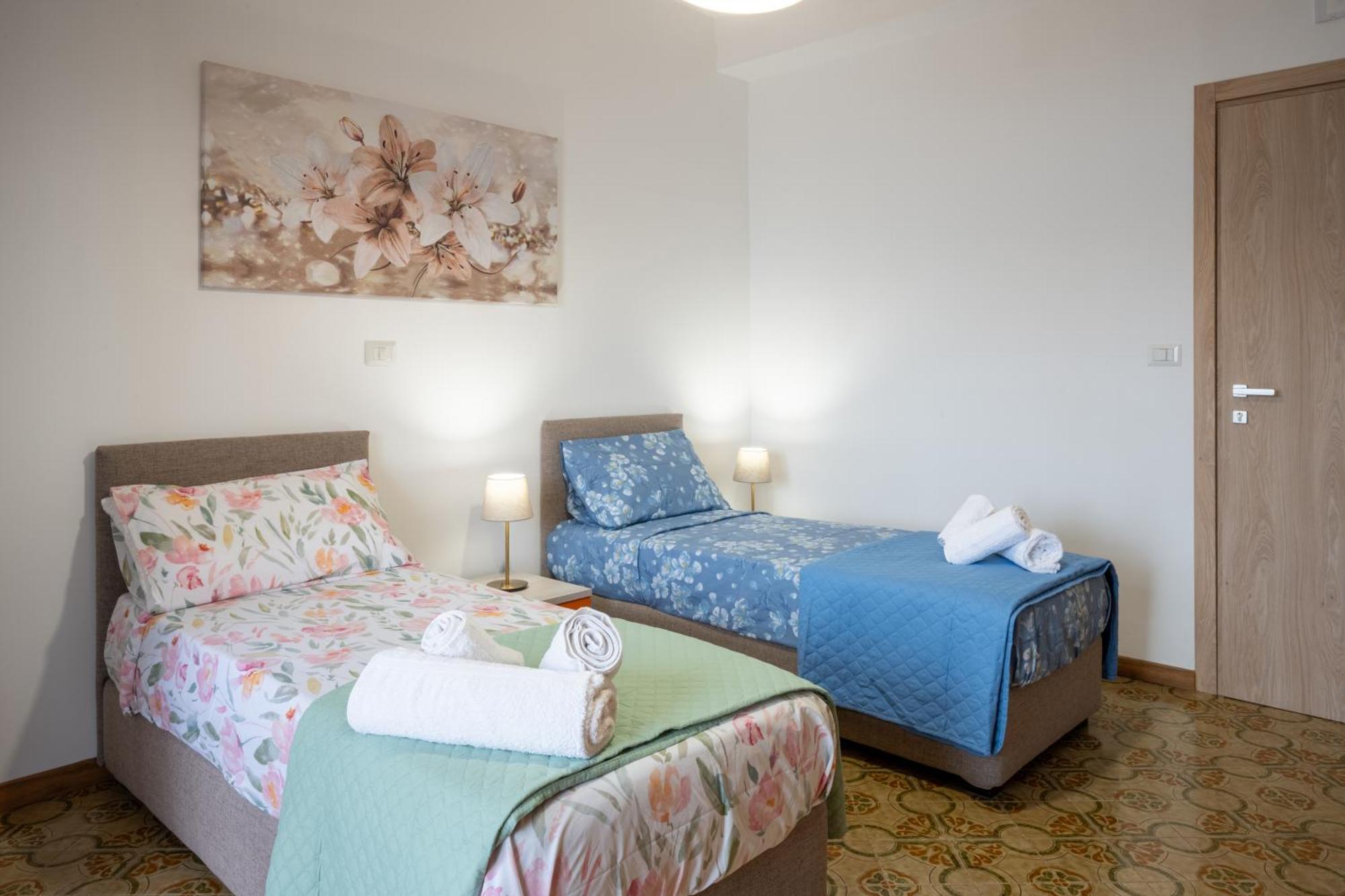B&B Benvenuti Al Centro Caserta Bagian luar foto